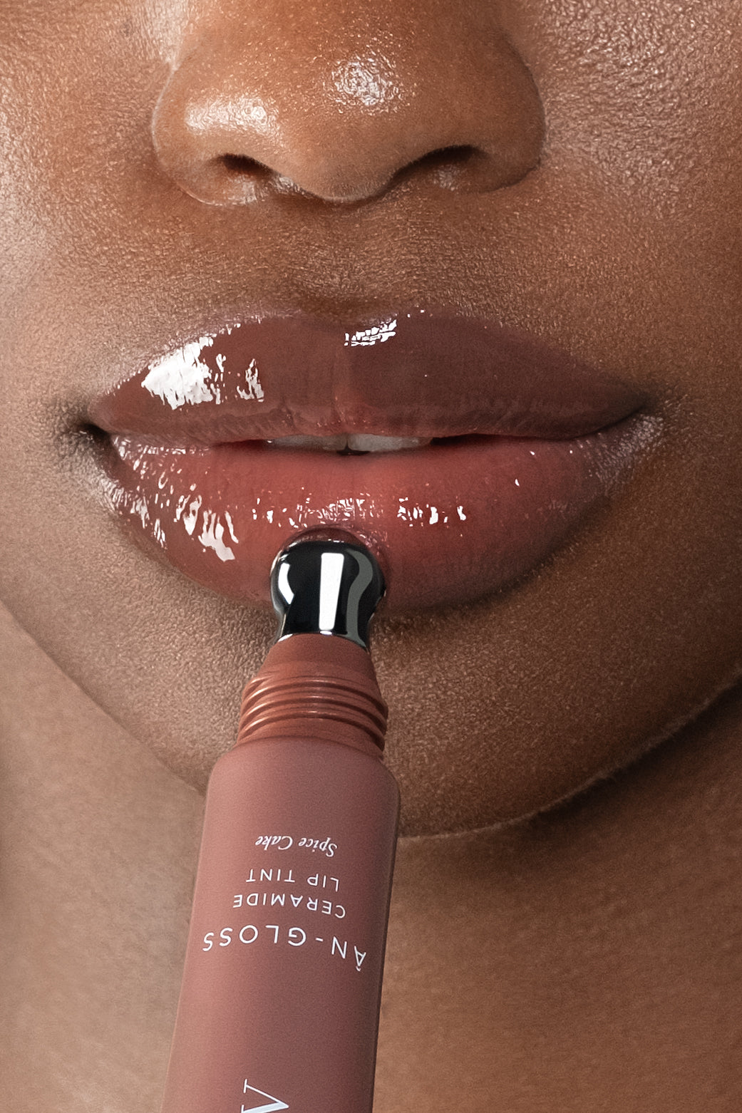 Ân-Gloss Ceramide Lip Treatment in Spice Cake